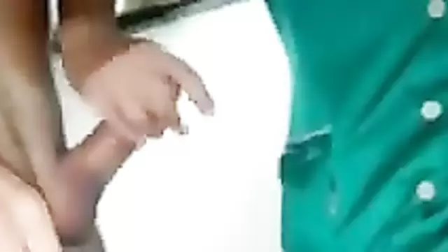 پرستار ازبک موقع استراحت حسابی می کنه.